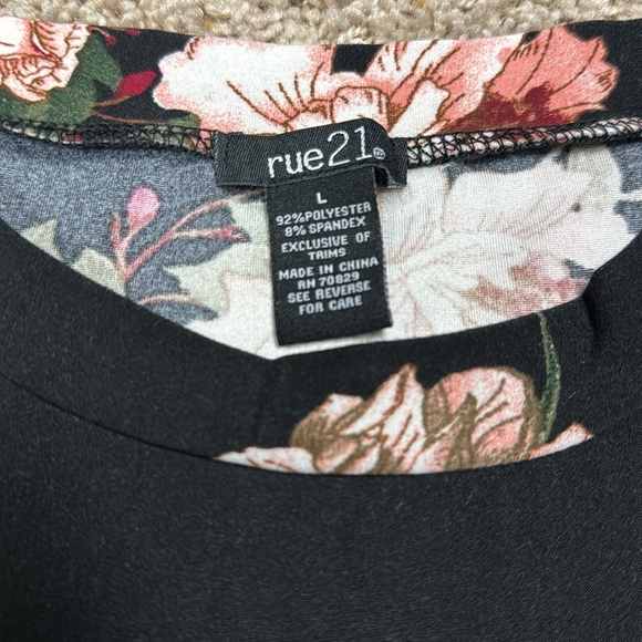 Black & Floral Short Sleeve Mini Dress - Picture 8 of 10